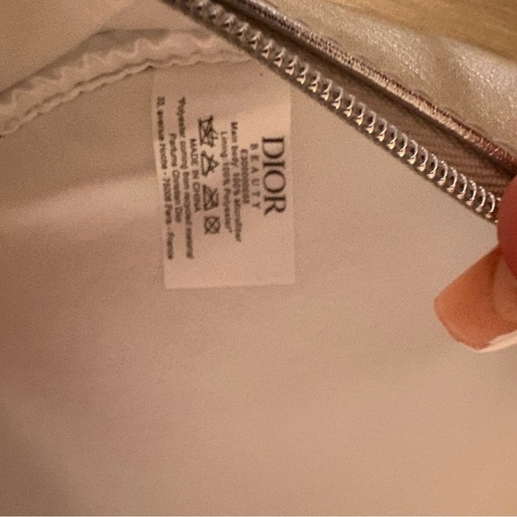 Dior silver  Cosmetic Pouch with Nars cosmetics inside - Picture 4 of 7